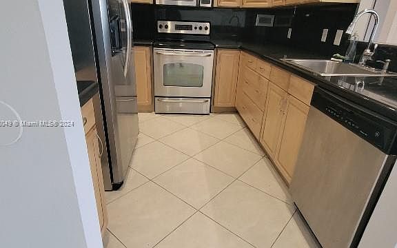 4th image of 1455 N Treasure Dr APT 4R