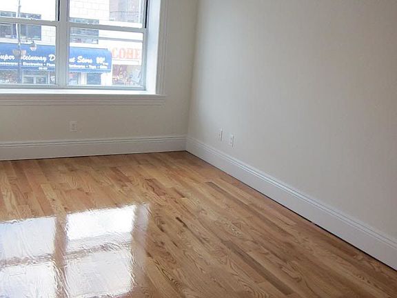5th image of 3092 Steinway St #2