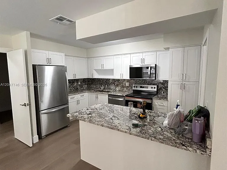 114 S Lakeside Dr #114 — Photo 7