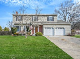 71 Loop Drive, Sayville, NY 11782