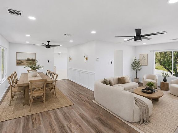 4th image of 411 Carriage Oaks Dr