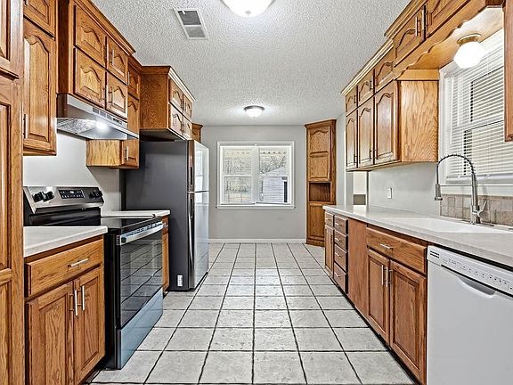 5th image of 3765 Oakhurst Ave