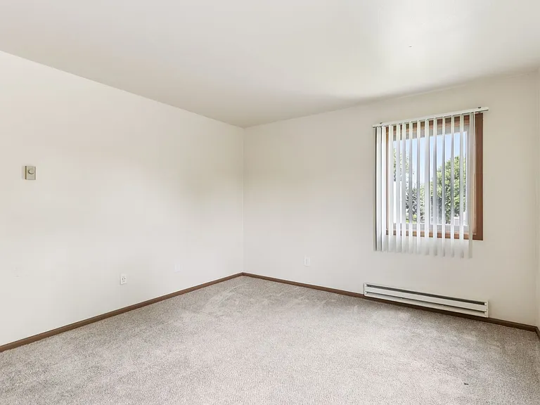 Woodfield Heights Apartments — Photo 68