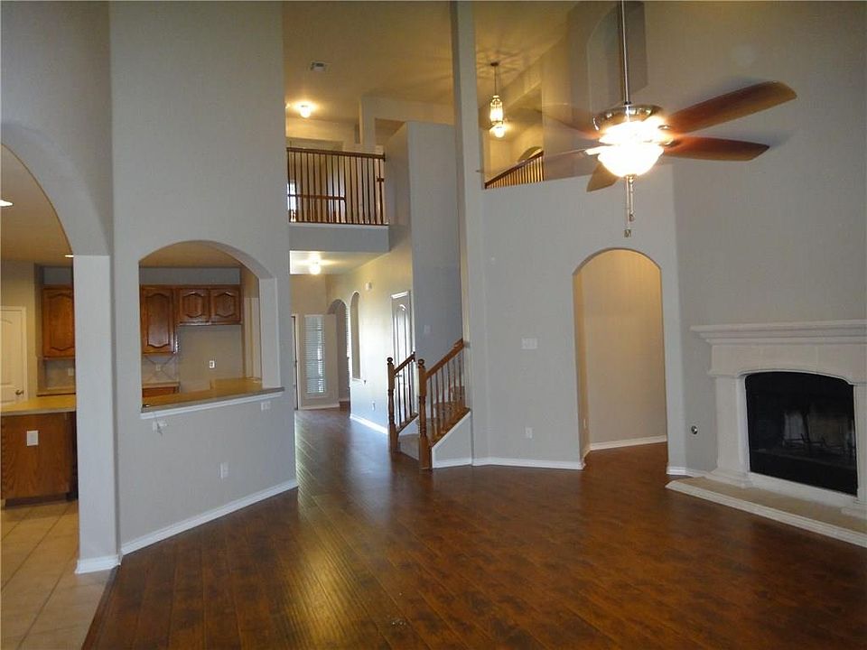1st image of 2625 Desert Falls Ln