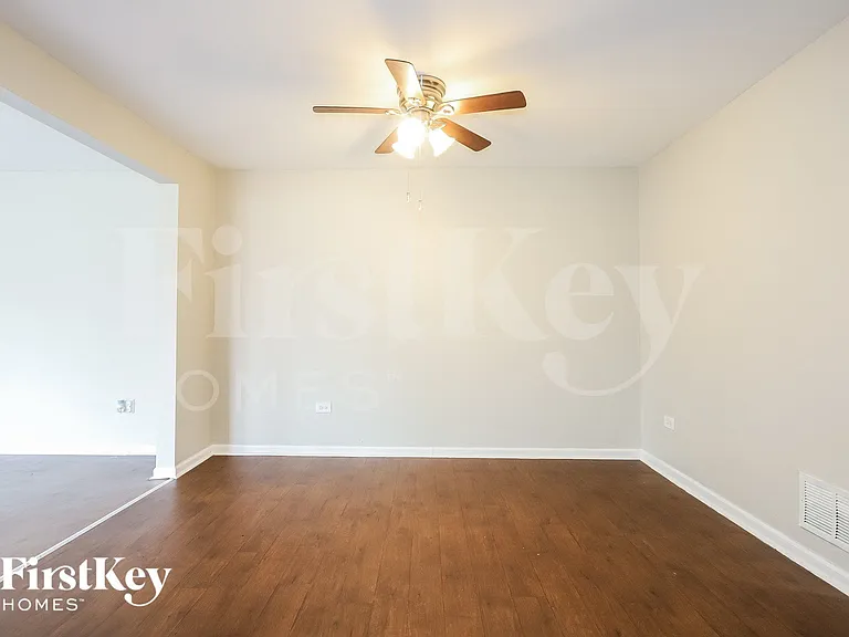 803 Blackhawk Dr — Photo 5