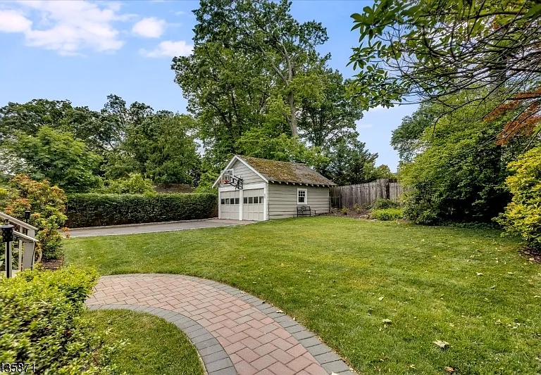 242 Forest Ave — Photo 46