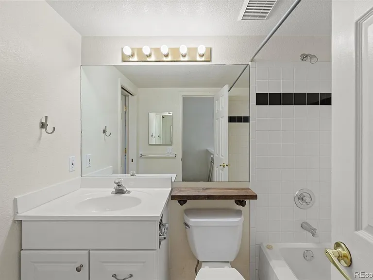 6082 Colony Cir — Photo 22