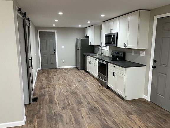 2nd image of 1518 Collier Ave