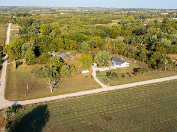 13041 Blue Mound Rd, Valley Falls, KS 66088