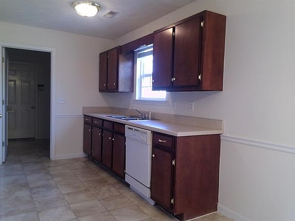 4th image of 2235 Rosecran Cir