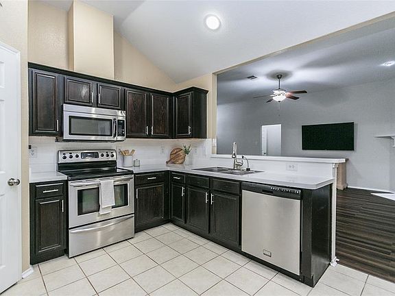 3rd image of 7207 Camp Creek Dr