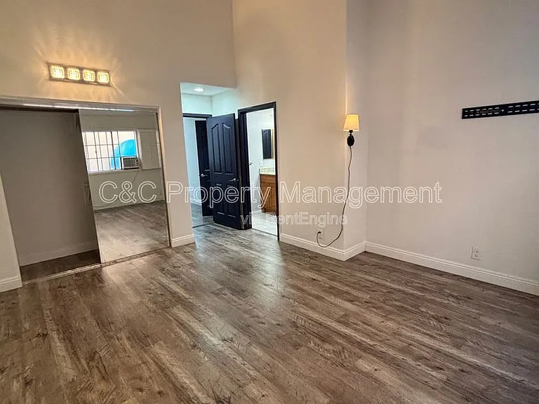 533 W 23rd St #9 — Photo 14