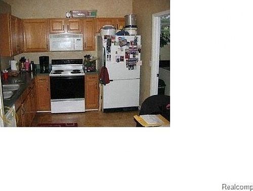 5th image of 301 Lake Meadow Dr