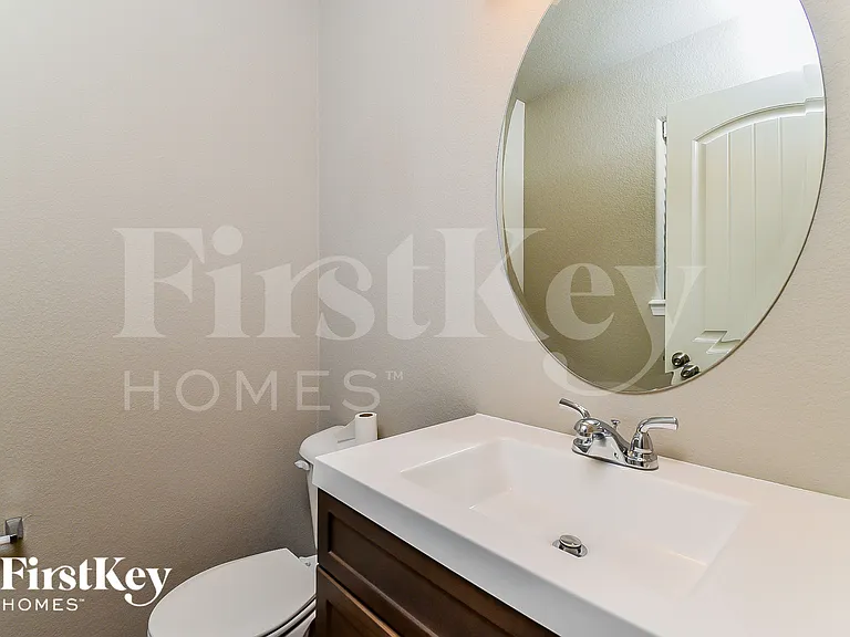 7687 Benecia Dr — Photo 14