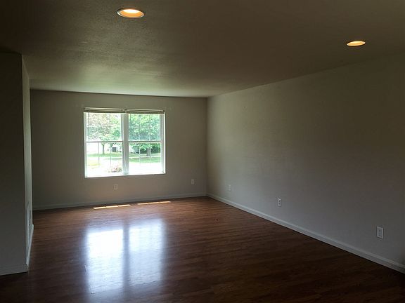 4th image of 6822 Lexington Dr