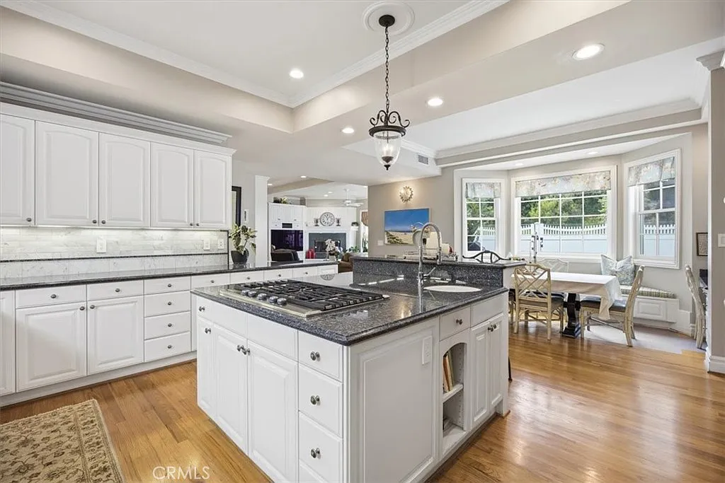 5 bed, 4282 sqft, $40,000 — Photo 4
