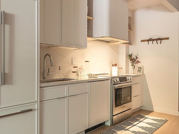 3rd image of 736 Prospect Pl Unit Garden