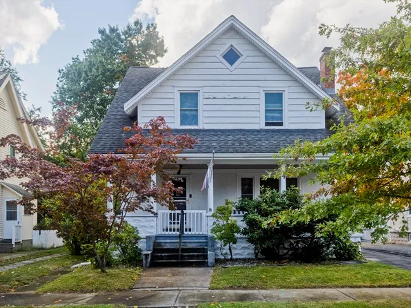 38 Thorndyke St, Springfield, MA 01118