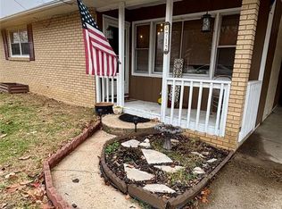 712 McClain St, Richland, MO 65556