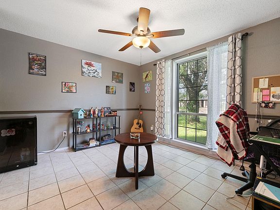 4th image of 604 Battlecreek Ln