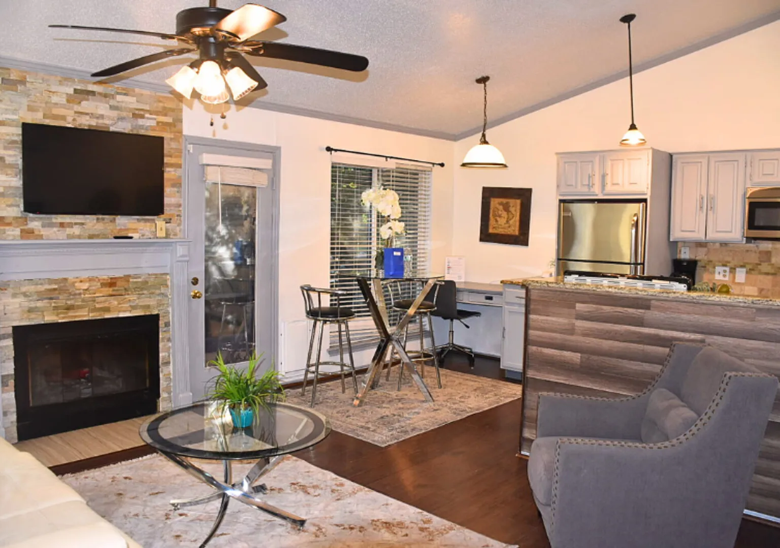 I10 World Cup Stay - 18 min to AT&T - Sleeps 2 - Public Transit — Photo 1