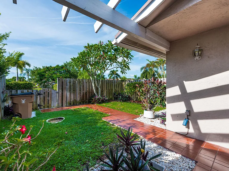 1013 NW 53rd St — Photo 31