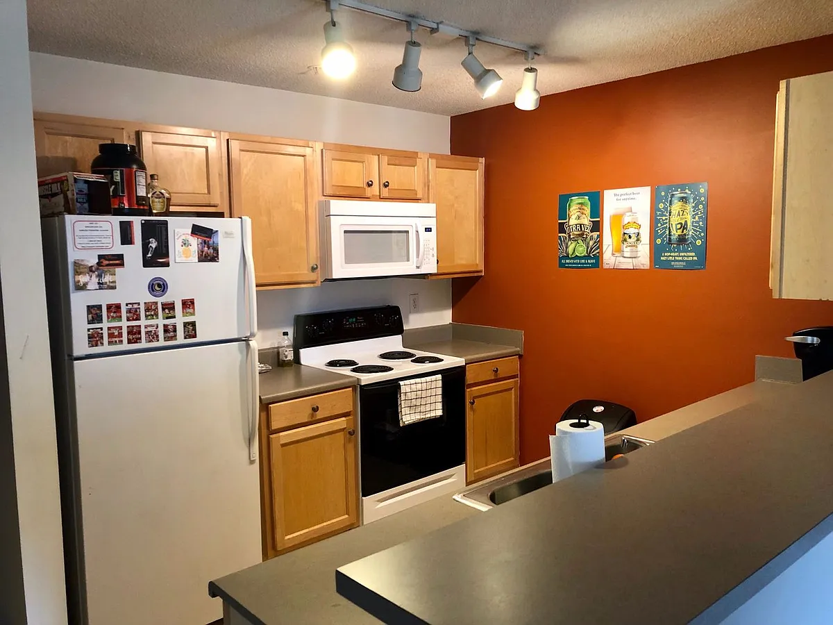 Building Photo - 221 Harts Cove Way
