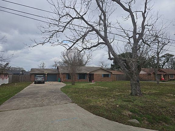 3rd image of 2510 Pecan Manor St