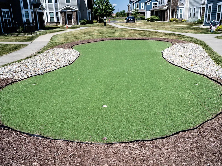 Mini golf center