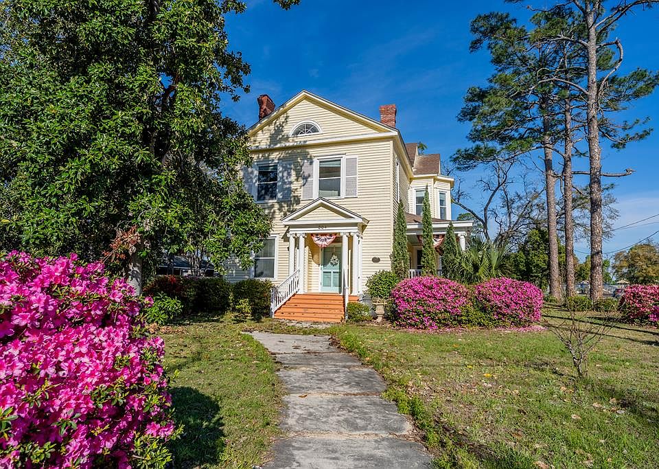 1st image of 204 Gaskin Ave N