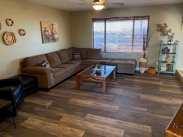 Cozy Living/TV Room