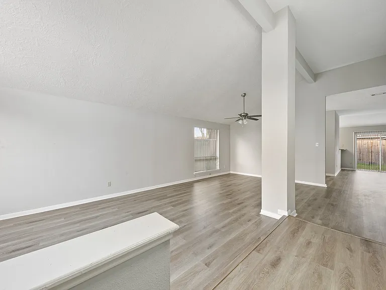 10530 Rippling Fields Dr — Photo 3