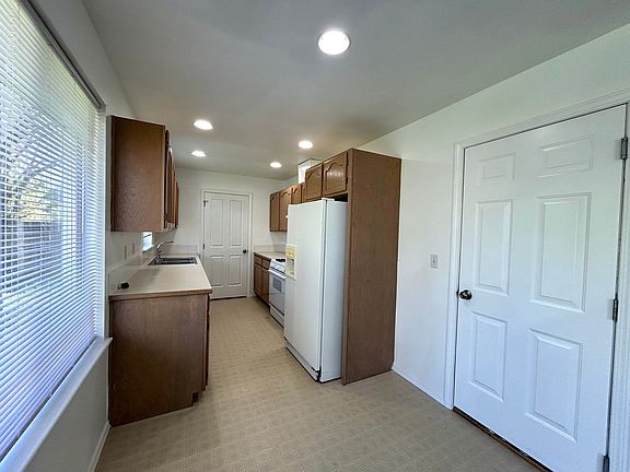 3rd image of 209 W Mount Baker Ct