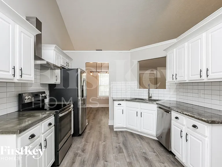 6247 Highgrove Dr — Photo 5
