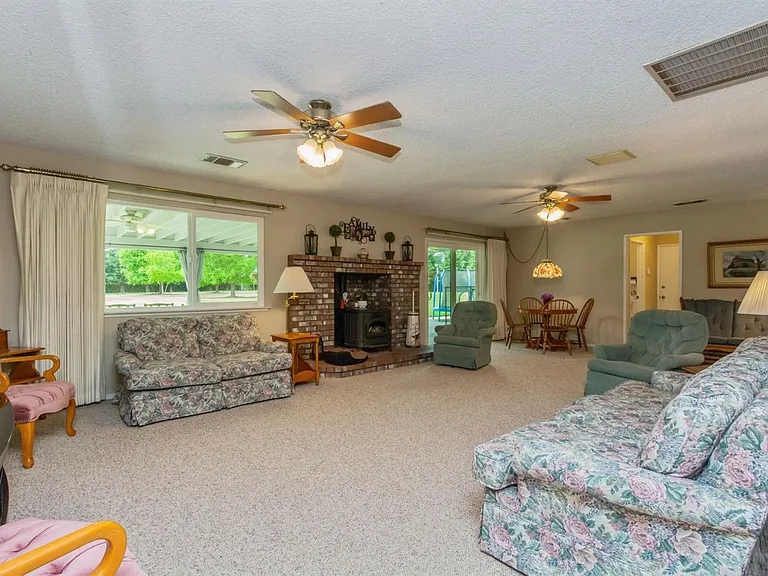 10521 N Minnewawa Ave — Photo 4
