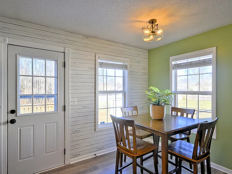 422 Woodale Dr — Photo 11