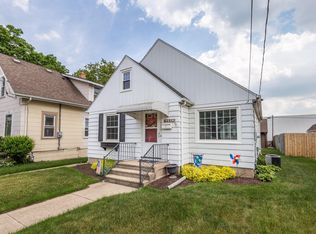 2911 73rd St, Kenosha, WI 53143