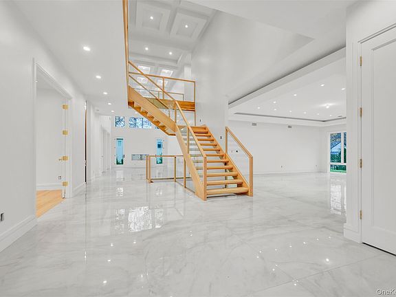 3rd image of 17 Wallenberg Circle