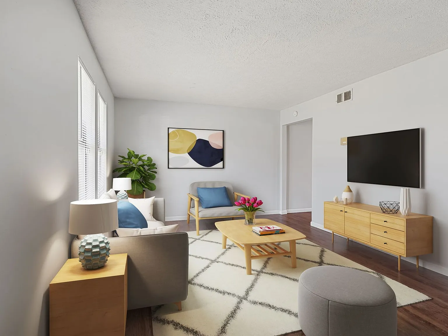East Memorial Apartments — Photo 1