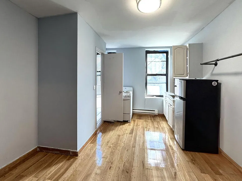 21 Essex St #11