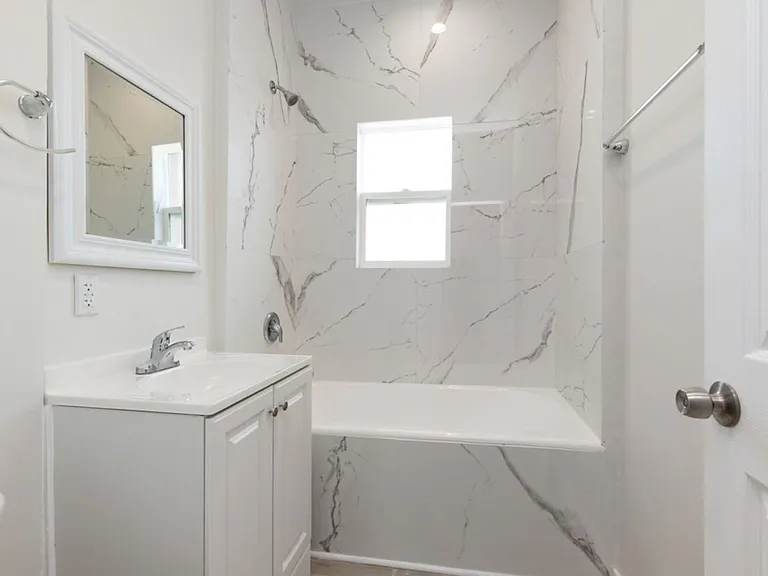 Cozy & Contemporary Studio in Koreatown — Photo 33