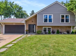 185 Royce Dr, Bloomingdale, IL 60108