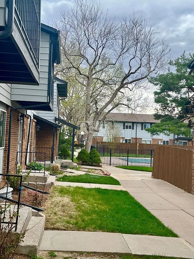 Lovely Westminster Townhome in Sunset Ridge | 2 Bed + Bonus Room | Pool Access — Photo 2