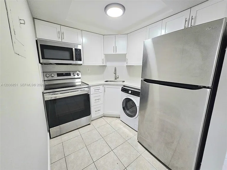 335 SW 20th St #7 — Photo 6