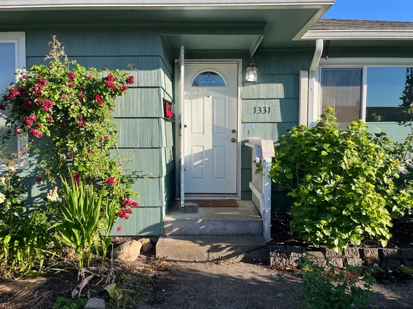 1331 Olympic St, Springfield, OR 97477