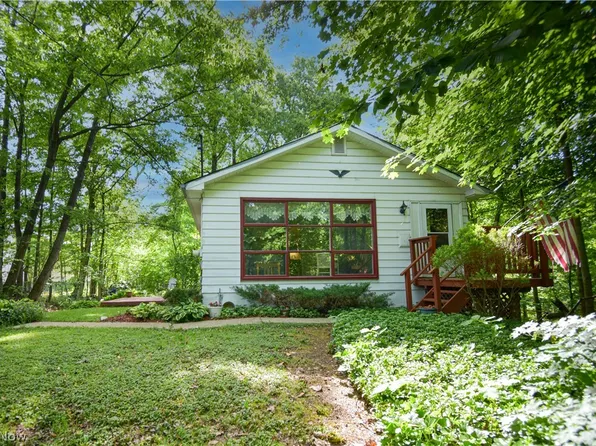 1683 Ridge Rd, Hinckley, OH 44233