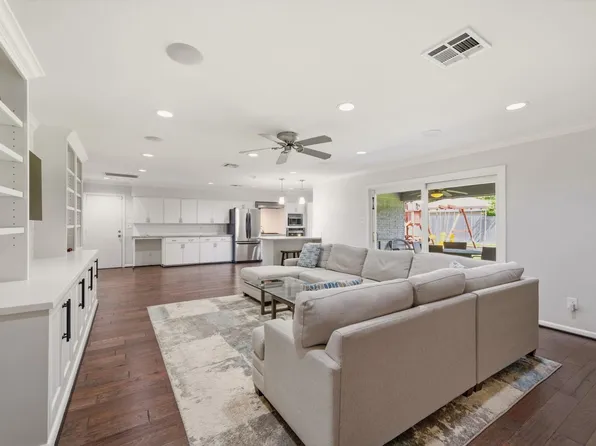 5434 Valkeith Dr, Houston, TX 77096