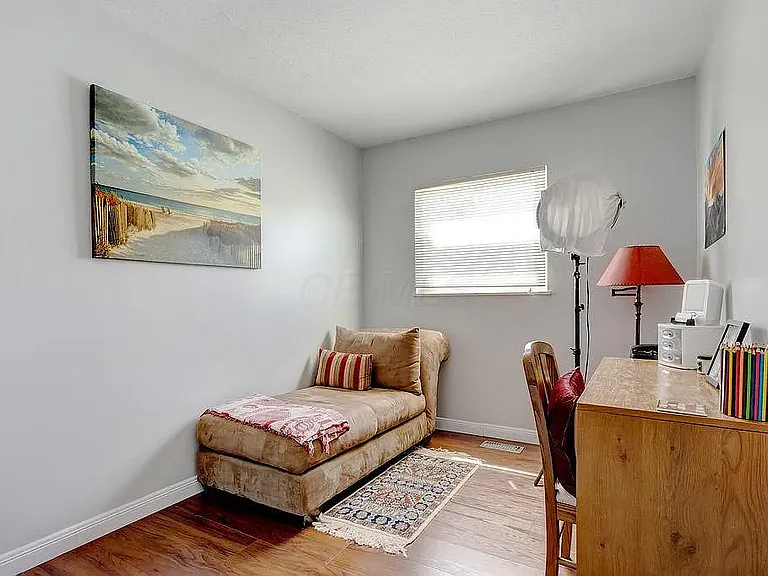 615 Palace Ln — Photo 9
