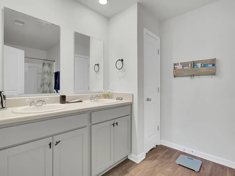 102 Rosefield Ct — Photo 8