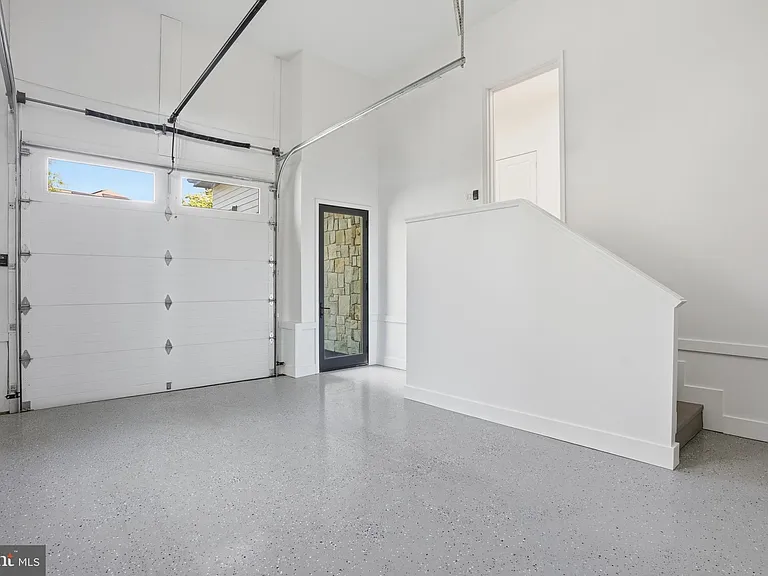 1513 Oakview Dr — Photo 85